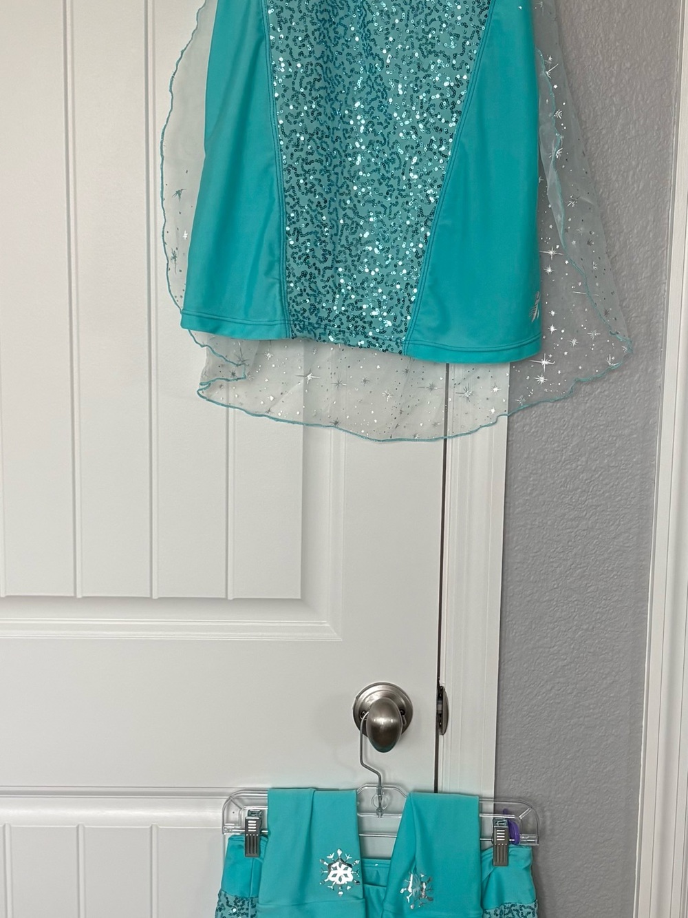 Custom Elsa Run Disney Set - Top with attached Cape, Skort, Gloves Size Large